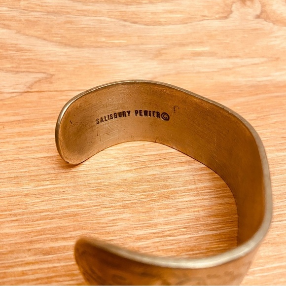 October Beautiful Unisex Salisbury Pewter Adjustable Floral Design Cuff Bracelet - Picture 3 of 5